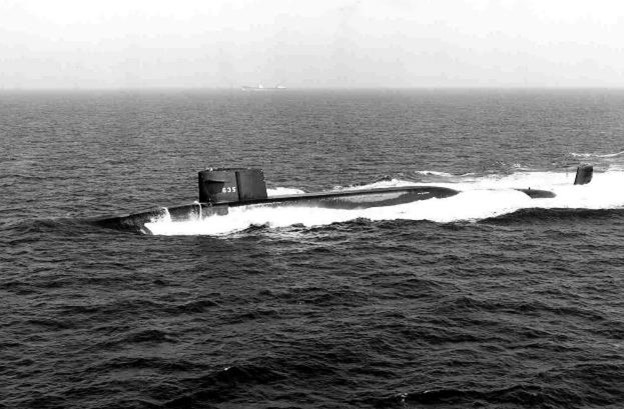 Wayne's qual boat was the USS Sam Rayburn (SSBN‑635).